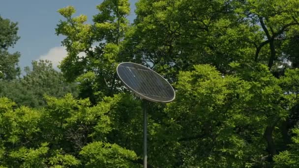 Vista Ravvicinata Della Batteria Solare Nel Parco Illuminazione — Video Stock