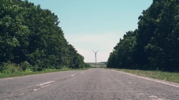 Beelden Van Weg Eolische Windturbine — Stockvideo