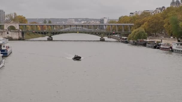 Ottobre 2023 Parigi Francia Video Piccola Barca Veloce Sul Fiume — Video Stock