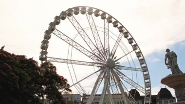 Budapeşte Macaristan 'da feribot çarkı videosu.