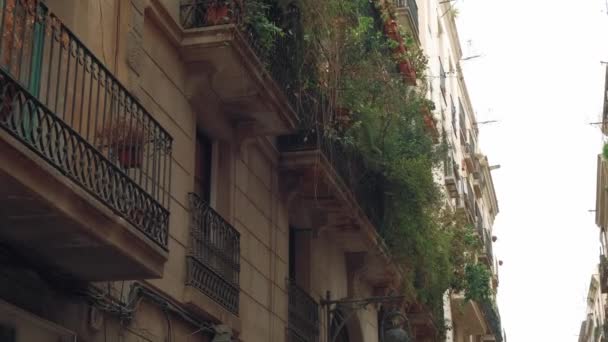 Κίνηση Βίντεο Από Όμορφα Παλιά Κτίρια Στην Οδό Βαρκελώνης — Αρχείο Βίντεο