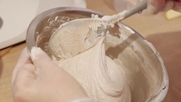 Pasta Şefi Kurabiyeler Için Hamuruyla Karıştırıyor — Stok video