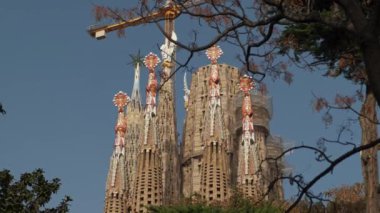 Barcelona 'daki ikonik Sagrada Familia kuleleri devam eden inşaat ve mimari güzellikleri sergiliyor..