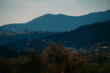 Görkemli dağların ve geniş vadilerin sakin manzarası güzelliğin saf özünü gözler önüne seriyor.