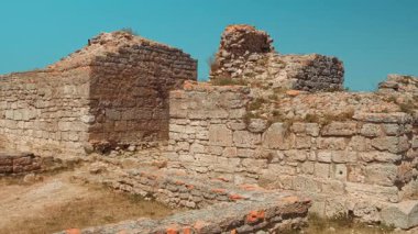 Zengin tarihi mirasımızı heyecan verici bir macerada sergileyen antik yapıları keşfedin.