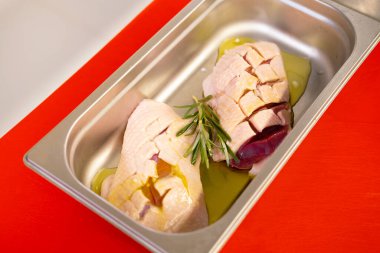 Zarif ve sofistike bir foie gras sunumu aromatik otlar ile, gurme mutfak stokları için mükemmel