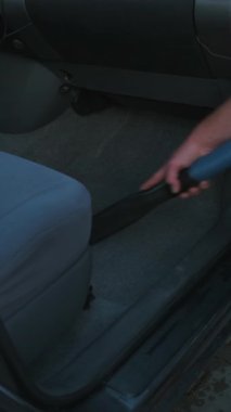 İşte arabalarınızın içini etkili bir şekilde süpürmek için kullanışlı bir rehber. Tertemiz ve temiz bir son için.