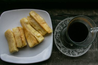 Kahvaltıda kızarmış manyok ve kahve - stok fotoğrafı