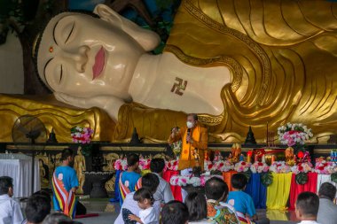 Vesak Günü 'nü kutlayan Budistler, 4 Haziran 2023' te Budist Dharma & 8 Pho Sat Vihara 'da bir tören düzenlediler..