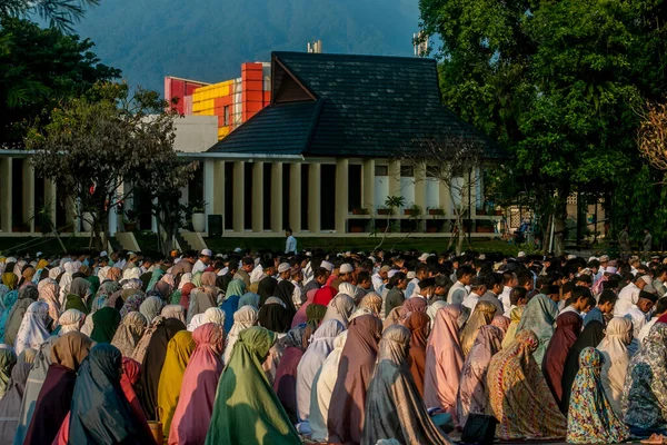 Los Musulmanes Realizan Oración Eid Adha 1444 Hijriah Plaza Ciudad —  Fotos de Stock