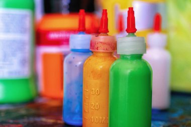 Birincil renk fırçası, akrilik