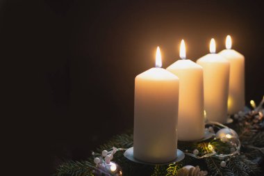 Noel mumları, Advent, Beyaz Candesl ve ışıklar