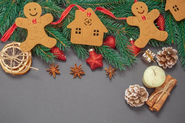 キャンディとクリスマスのおもちゃでクリスマスの背景 — ストック写真