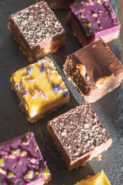 Tabakta çikolatalı pasta, Büyük Şekerli Kek