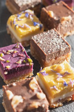 Tabakta çikolatalı pasta, Büyük Şekerli Kek