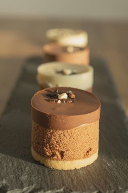 Tabakta çikolatalı pasta, Büyük Şekerli Kek