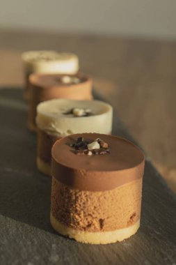 Tabakta çikolatalı pasta, Büyük Şekerli Kek