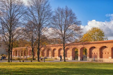 # Parkta güzel bir sonbahar manzarası # # Sonbahar parkı # # Sarı ağaçlar ve sarı otlar ile # # İngiltere 'nin Bavyera şehrinde #