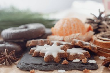 Alman Noel pastaları, zimtsterne, dresdner Stoller, schoko lebkuchen