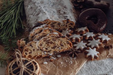 Alman Noel pastaları, zimtsterne, dresdner Stoller, schoko lebkuchen