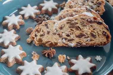 Alman Noel pastaları, zimtsterne, dresdner Stoller, schoko lebkuchen