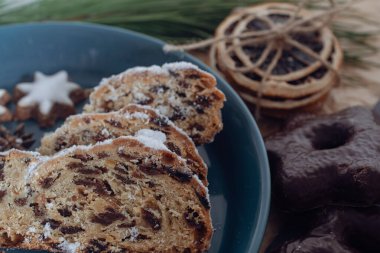 Alman Noel pastaları, zimtsterne, dresdner Stoller, schoko lebkuchen