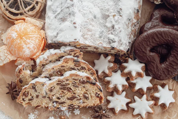 Alman Noel pastaları, zimtsterne, dresdner Stoller, schoko lebkuchen