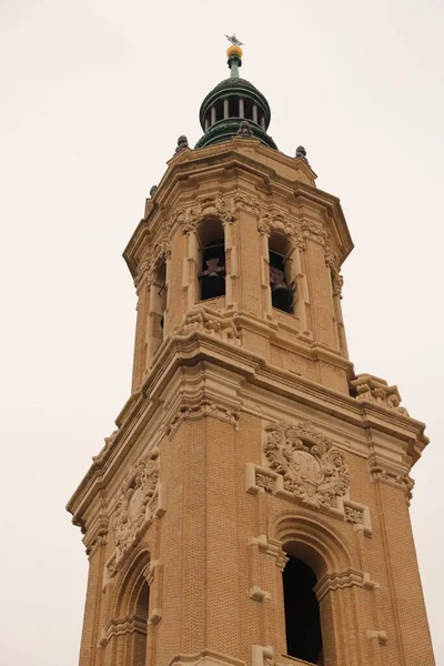İspanya 'nın Zaragoza şehrindeki Bazilika del Pilar