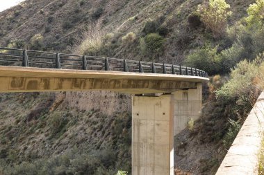 Güzel bir nehir manzarası.