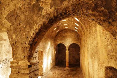 Granada, İspanya ve Endülüs 'teki antik Arap hamamlarının iç kısımları.