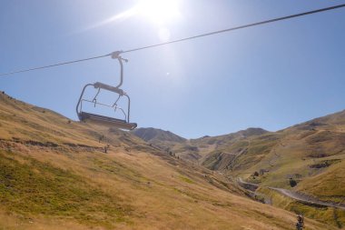 Kayak pistinde teleferik.