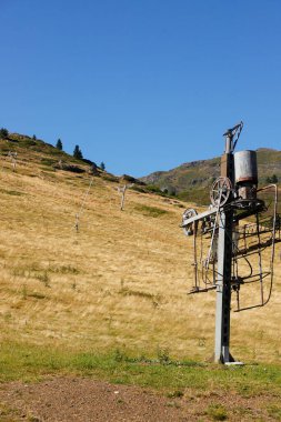 Dağdaki teleferik.