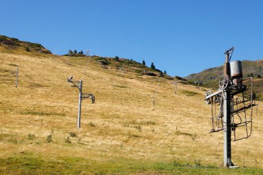 Dağlardaki elektrikli araba elektrik santrali