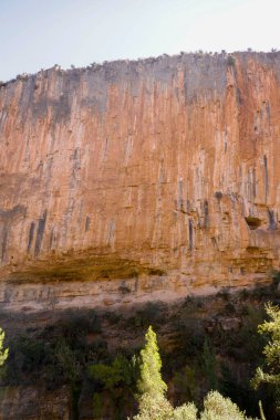 İsrail 'in en güzel yerlerinin kuzeyindeki dağlardaki kayalıkların manzarası..