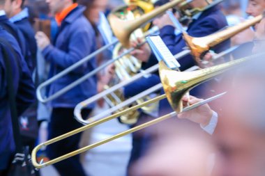 Sokaktaki grup grup.