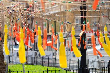 Renkli bayraklar ve bayraklar