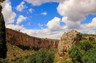 Dağlardaki kanyonun güzel manzarası.