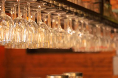 Bardaki boş şarap kadehi.