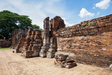 Wat Mahathat Antik Ayutthaya Tarihi Parkı 'ndaki tarihi parkta, Phra Nakhon Si Ayutthaya, Tayland