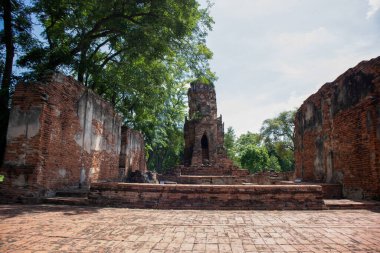 Wat Mahathat Antik Ayutthaya Tarihi Parkı 'ndaki tarihi parkta, Phra Nakhon Si Ayutthaya, Tayland