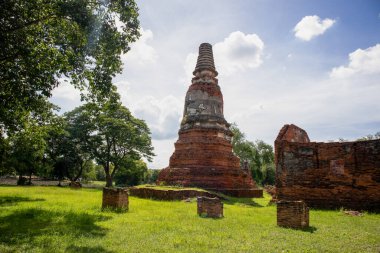Wat Mahathat Antik Ayutthaya Tarihi Parkı 'ndaki tarihi parkta, Phra Nakhon Si Ayutthaya, Tayland