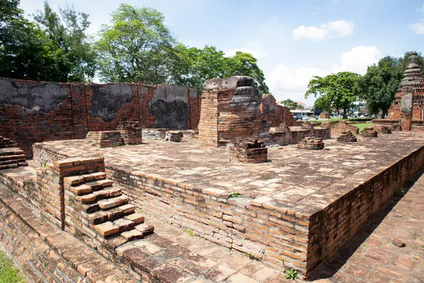 Wat Mahathat Antik Ayutthaya Tarihi Parkı 'ndaki tarihi parkta, Phra Nakhon Si Ayutthaya, Tayland