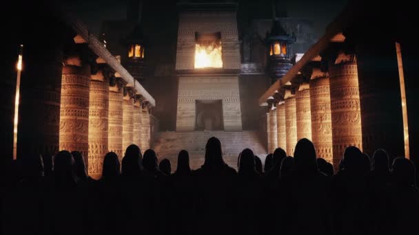 Starożytnych Kolumn Fantasy Budynku Przerażających Tłumów — Wideo stockowe
