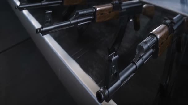 俄罗斯Ak 47机枪制造厂 战争概念 — 图库视频影像