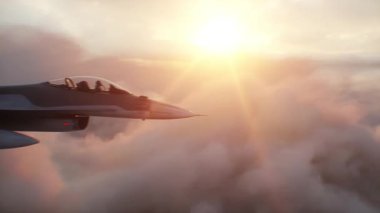 Askeri savaş uçağı F-16 bulutların üzerinde uçuyor. Hava Kuvvetleri