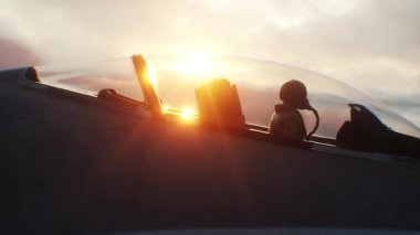 Askeri savaş uçağı F-16 bulutların üzerinde uçuyor. Hava Kuvvetleri
