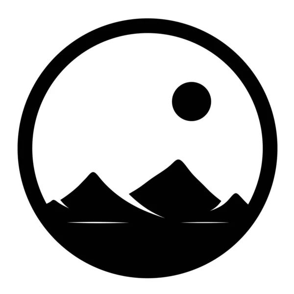 Στρογγυλό Μονόχρωμο Λογότυπο Βουνά Για Ενεργό Τουρισμό Μεμονωμένες Ασπρόμαυρες Κορυφές — Φωτογραφία Αρχείου