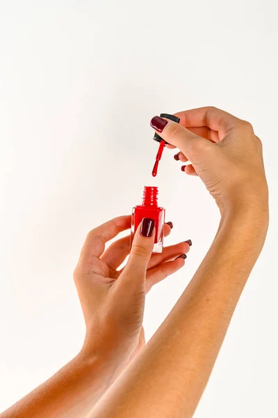 Hände Einer Jungen Frau Mit Rotem Lippenstift Weißer Hintergrund — Stockfoto