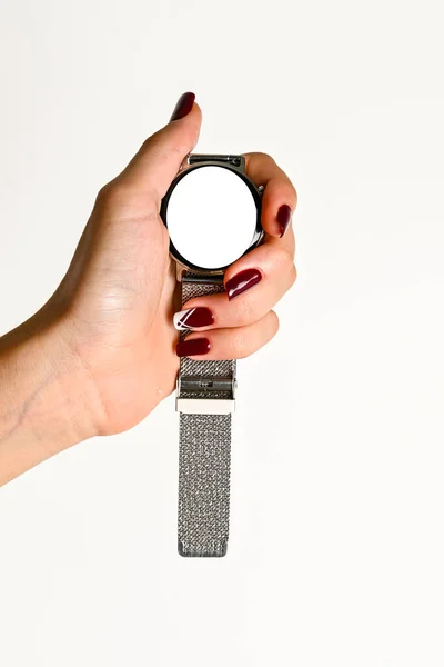 Zeiger Einer Jungen Frau Mit Armbanduhr Weißer Hintergrund — Stockfoto