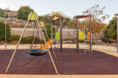 Küçük çocuklar için açık hava oyun alanı